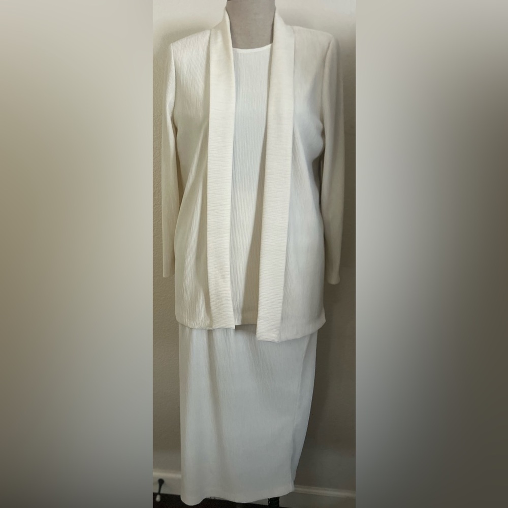 Essentials Textured Cream 3 Piece Skirt Set